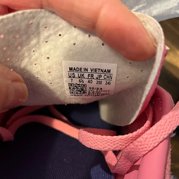 SOLD ELSEWHERE: Pink Adidas Gazelle, brand new in box! - Picture 3 of 12